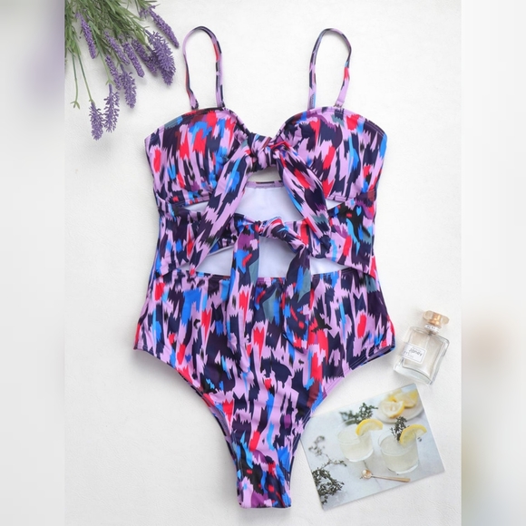 New Knot Cutout One-Piece Swimsuit - Picture 5 of 5